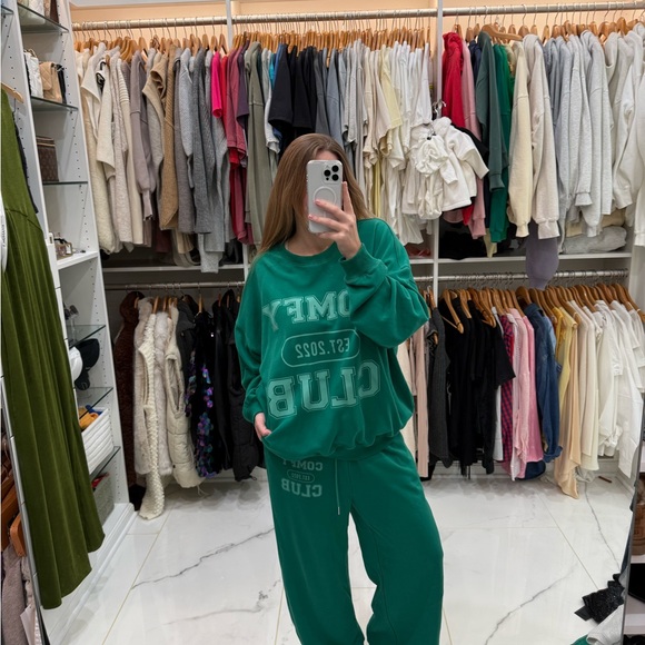 Graphic sweatpants and sweatshirt matching set in green - Picture 2 of 8